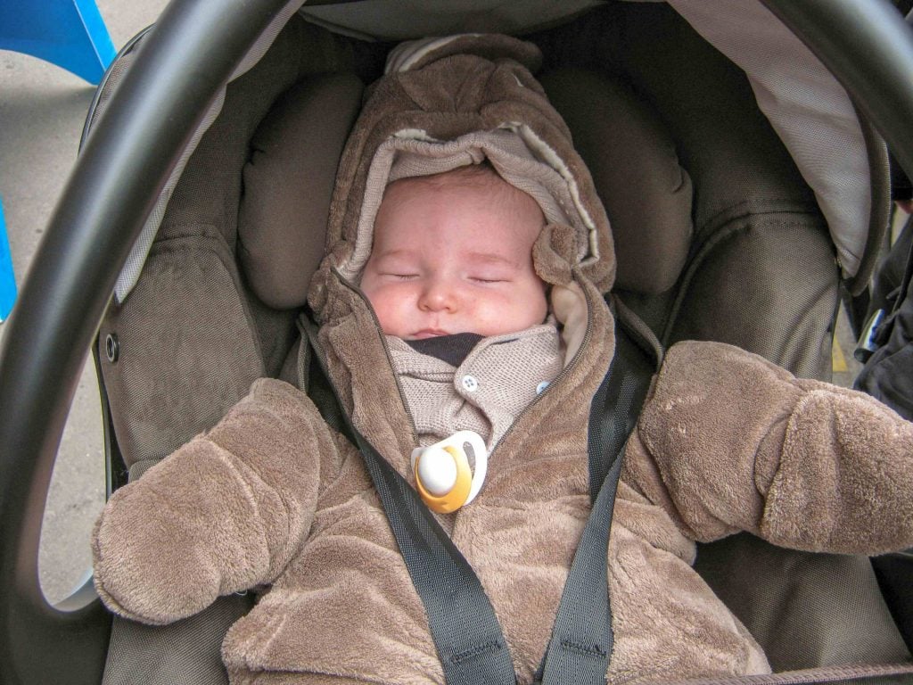 Siège auto pour bébé : Conduire avec votre bébé en toute sécurité. 