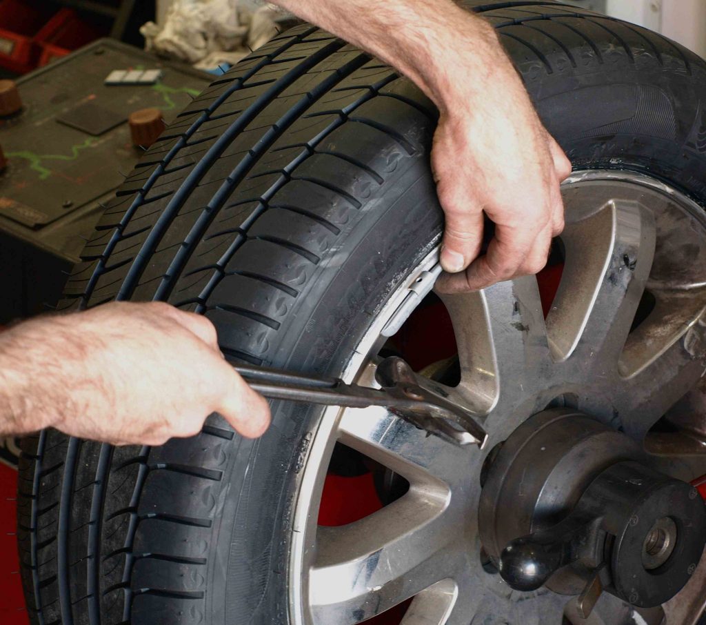 Différentes manières de remplacer ses pneus. 