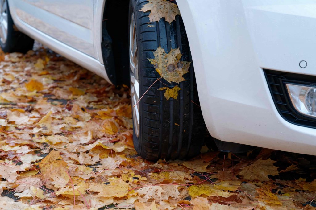 Risques d'un pneu lisse : Un vrai danger sur la route, tant pour les passants que le conducteur. 

